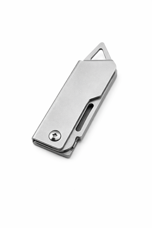 Мини сгъваем нож за ключодържател – компактен EDC инструмент